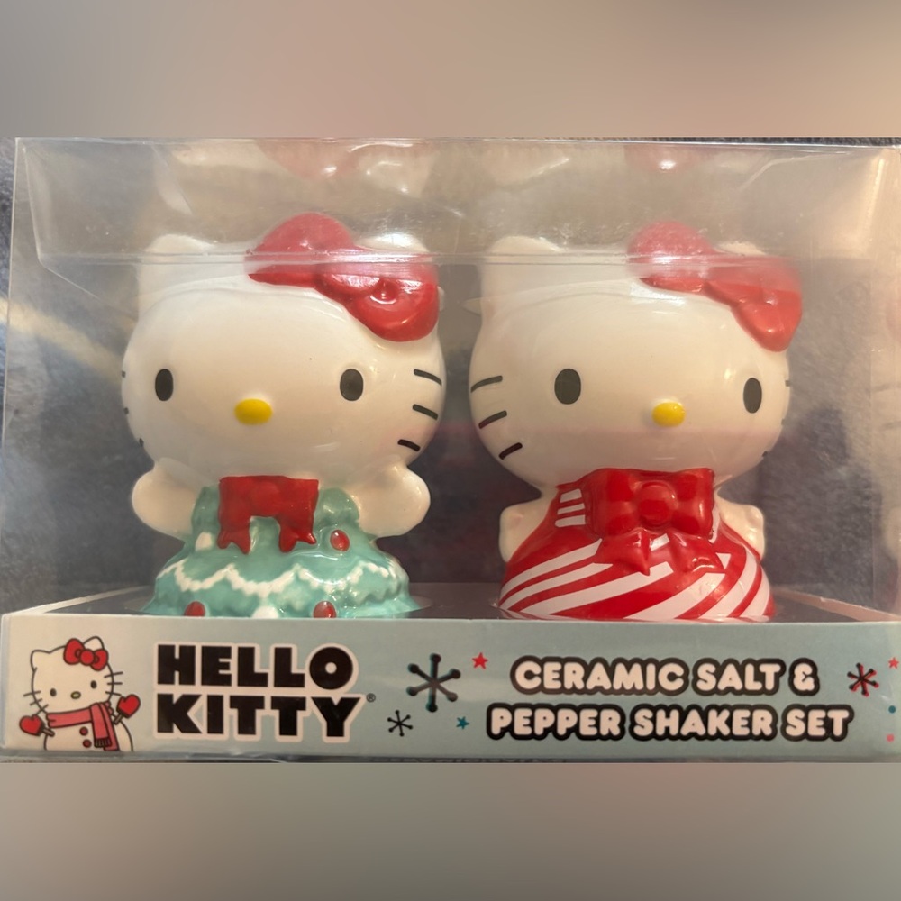 Hello Kitty Ceramic Salt & Pepper Shaker Set